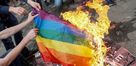 ЛГБТИ в Европе продолжают сталкиваться с преследованиями, угрозами и насилием